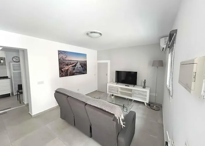 Modern Choice For Couples In Good Location *