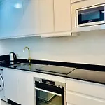 Cyv - Modern Choice For Couples In Good Location Апартаменты Фуэнхирола