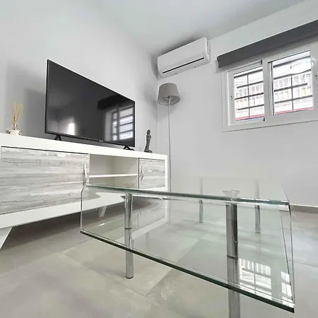 Modern Choice For Couples In Good Location *