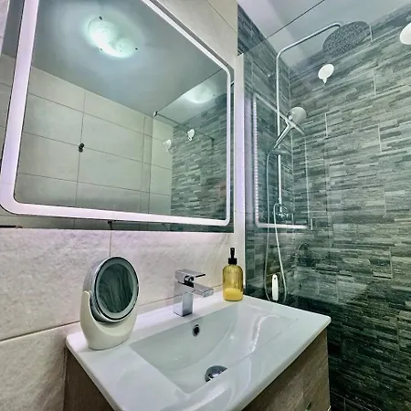 Апартаменты Cyv - Modern Choice For Couples In Good Location