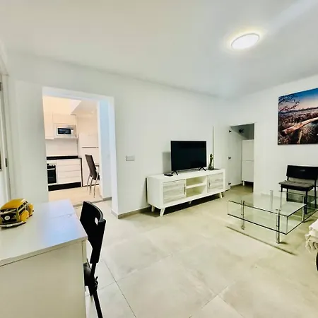 Apartment Cyv - Modern Choice For Couples In Good Location