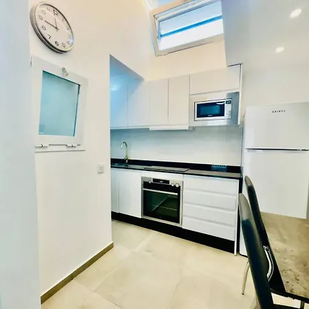 Apartment Cyv - Modern Choice For Couples In Good Location