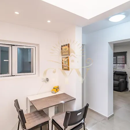 Apartman Cyv - Modern Choice For Couples In Good Location *