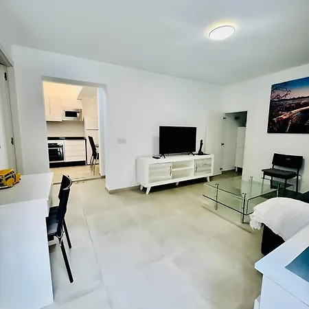 Apartman Cyv - Modern Choice For Couples In Good Location