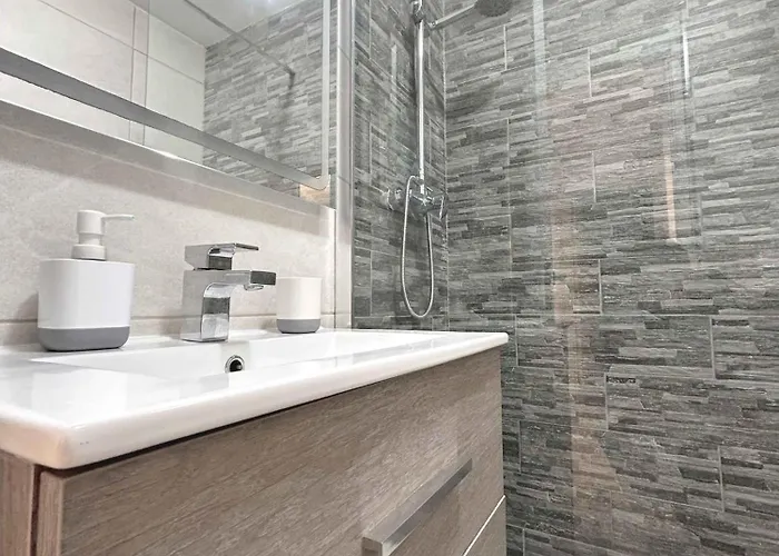 Modern Choice For Couples In Good Location Apartment *